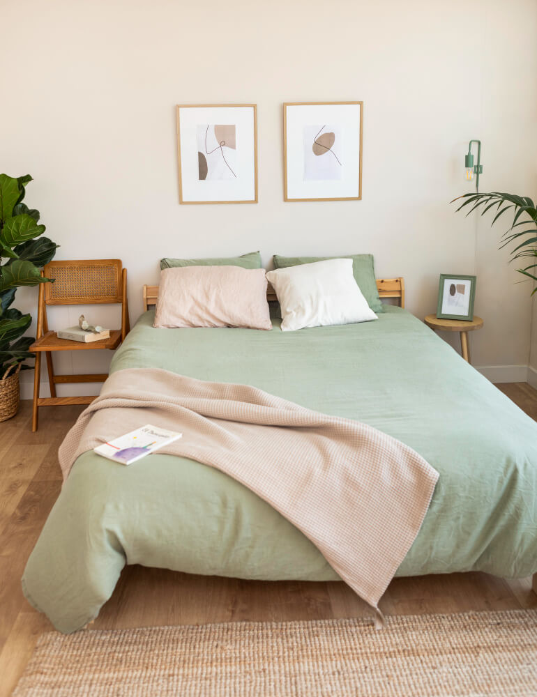 beautiful-bed-middle-bedroom middle bed