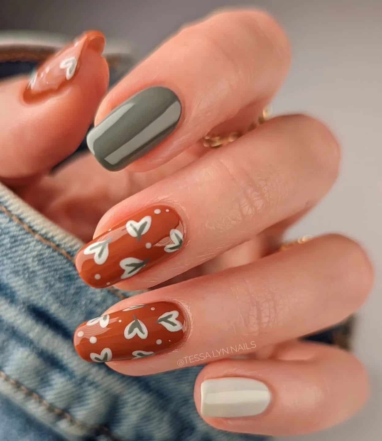 Rust-Orange-Fall-Nail-Ideas Burnt-Orange-Nails-@tess.lyn_.nails_