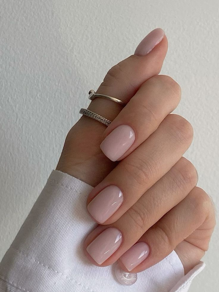 Milky pink short nails